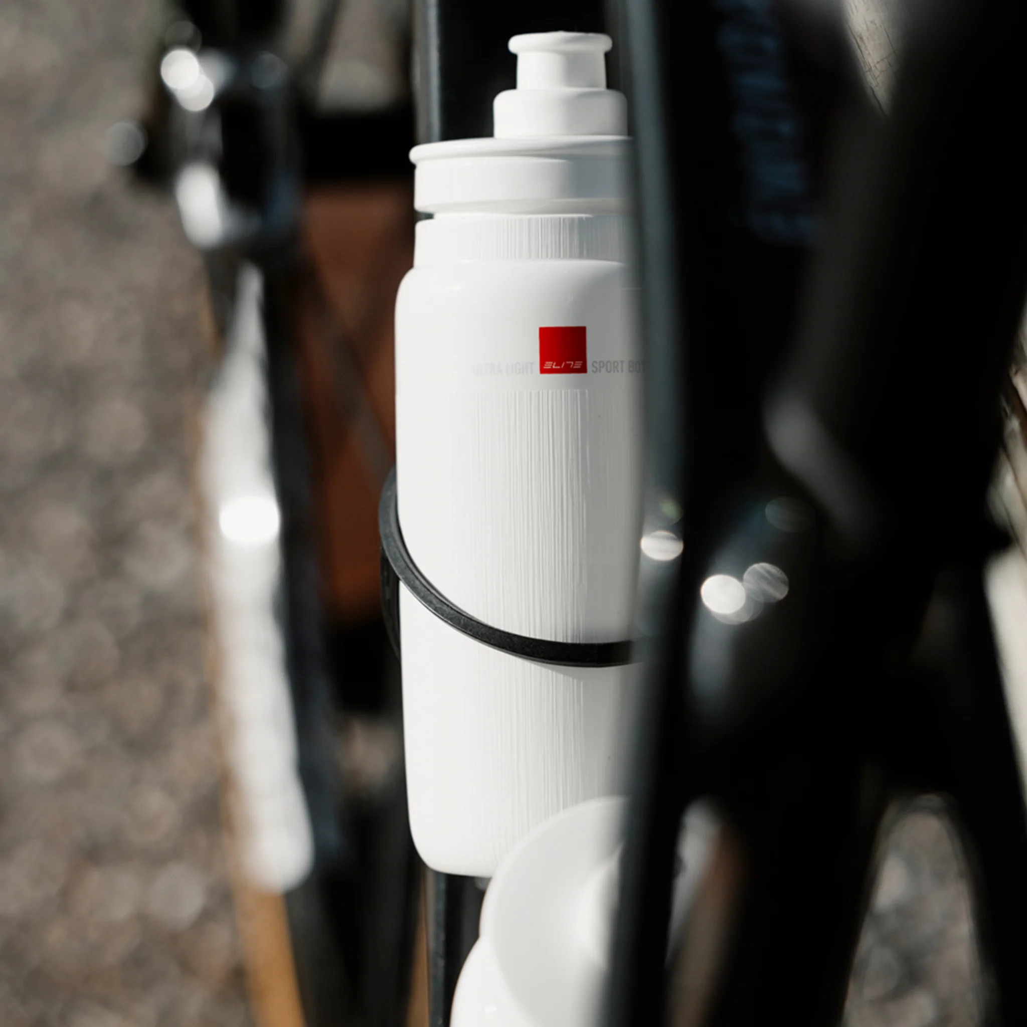Bidon Fly Elite ultra-léger texturé - 550 / 750 ml - Image 4